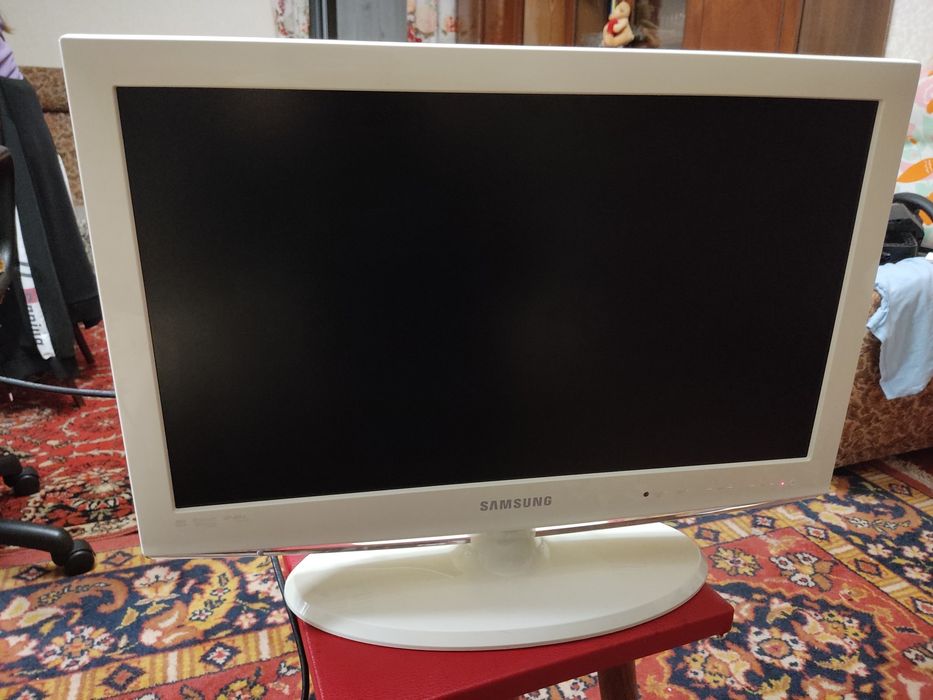 Телевизор Samsung LE22C451E2W