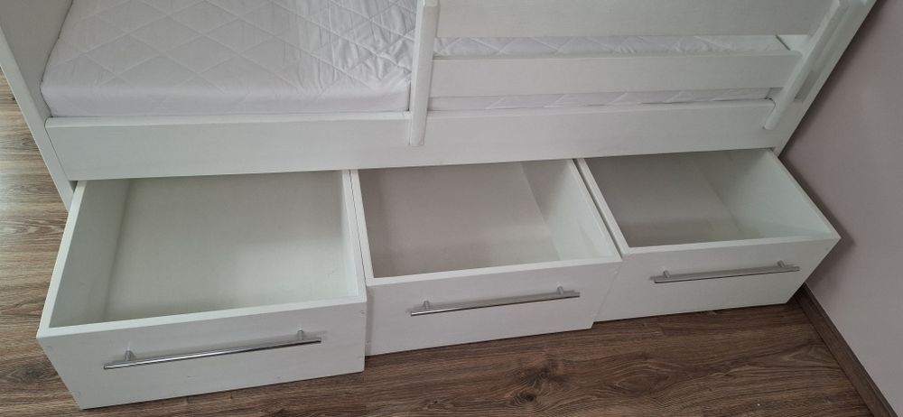 Łóżko drewniane solidne