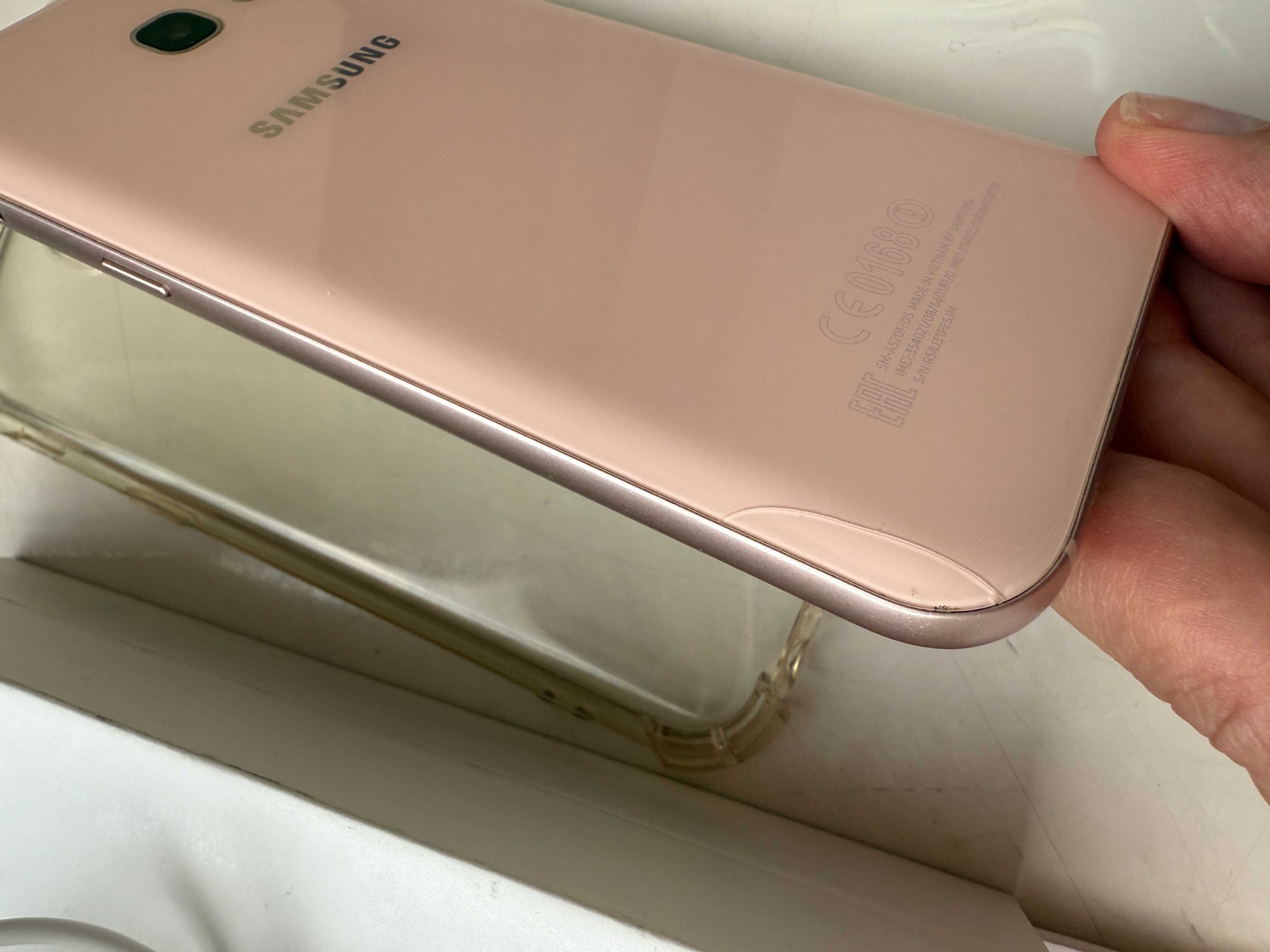 Телефон Samsung Galaxy A5 (2017) SM-A520F 32Gb Gold Рожевий розовый
