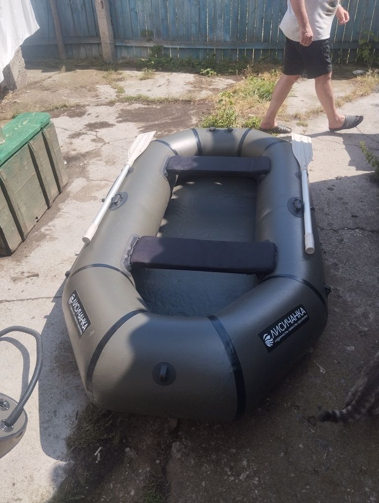 Продам лодку лисичанку новая