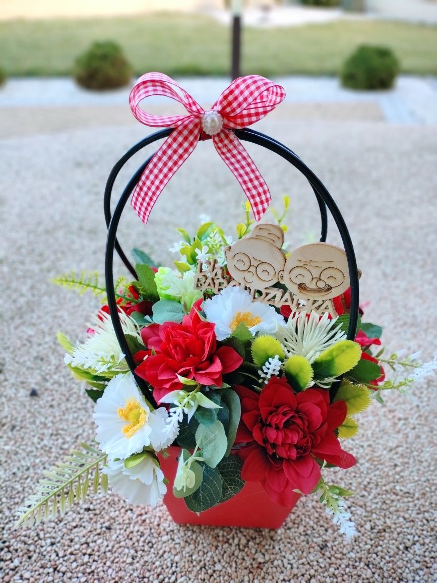 Flower box z kwiatami prezent