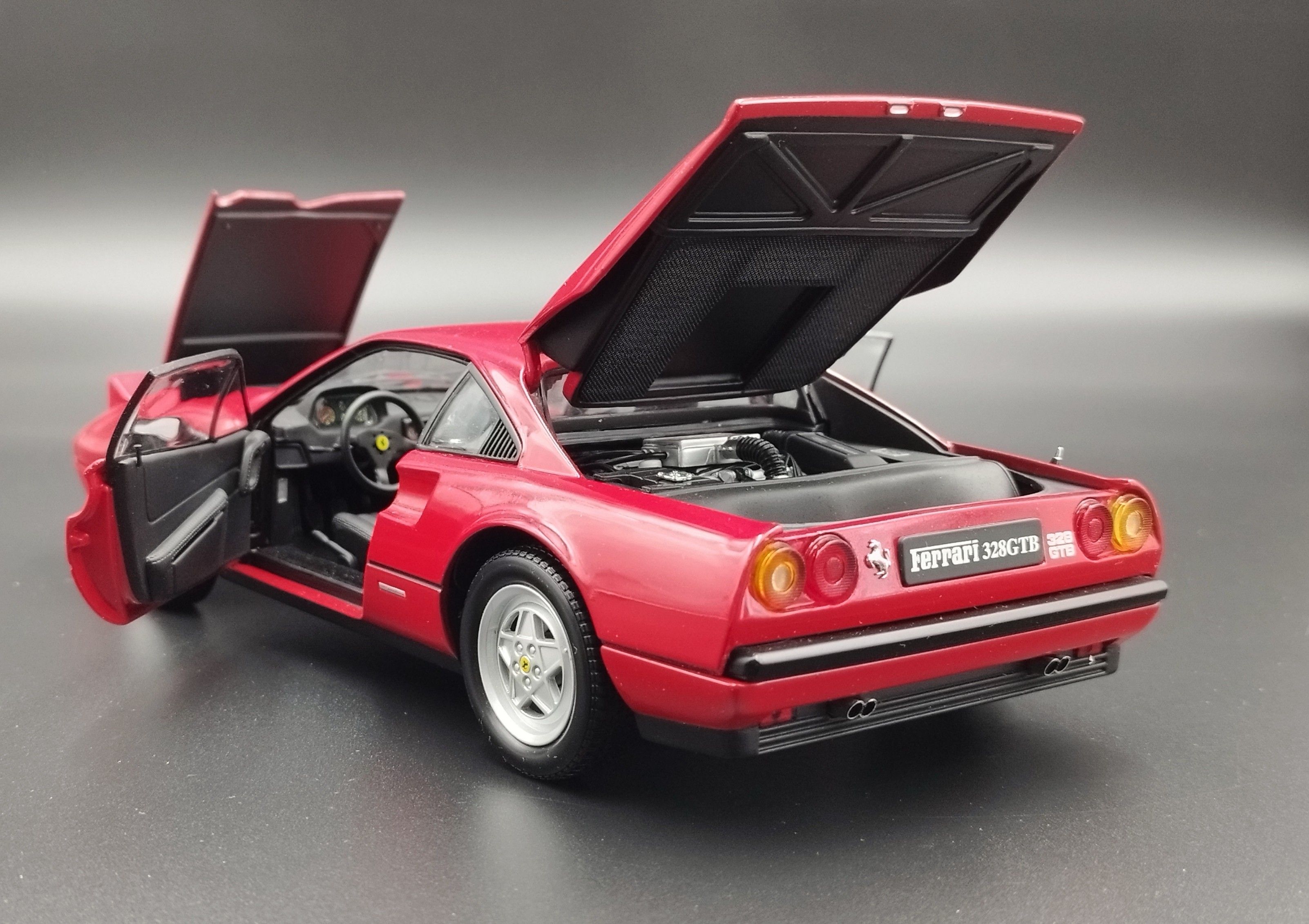 1:18 Kyosho 1988 Ferrari 328 GTS  model używany