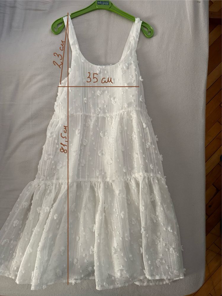 Сукні Reserved Kiabi