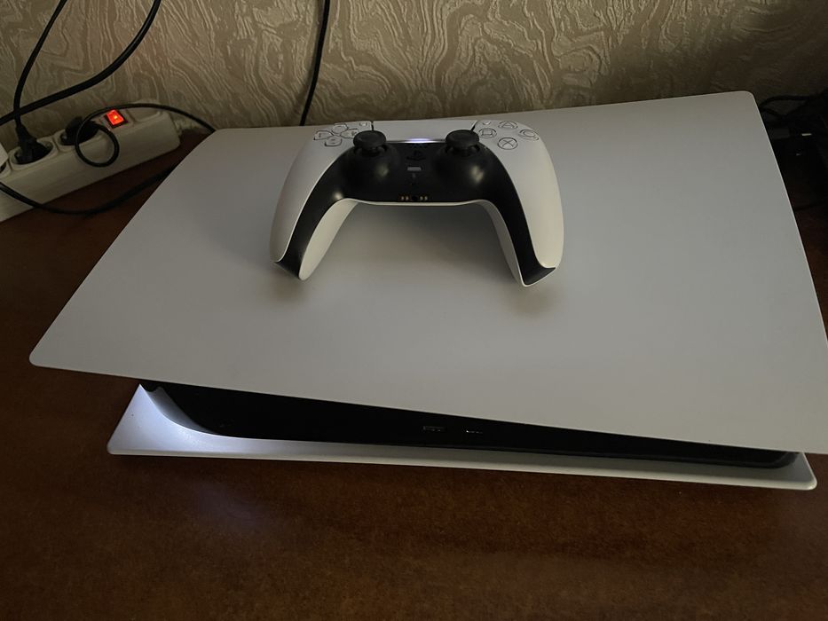 Sony PlayStation 5 White Digital Edition - 825GB