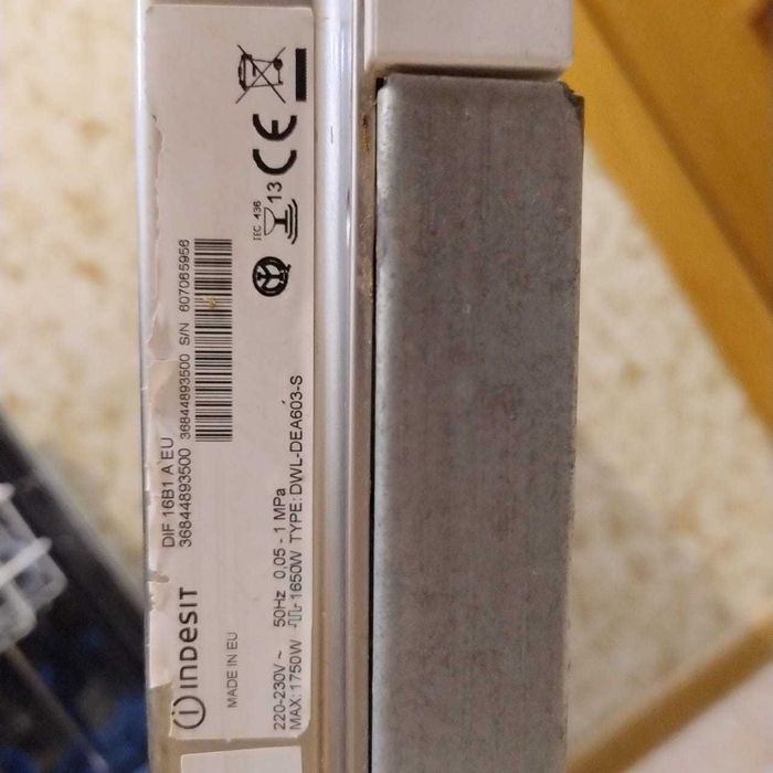 Посудомийна машина Indesit DIF 16 B1.