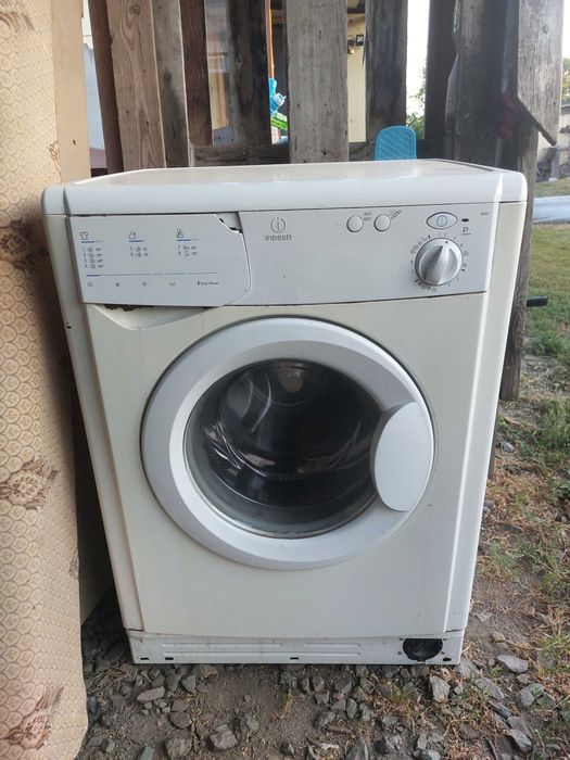 Пральна машина indesit