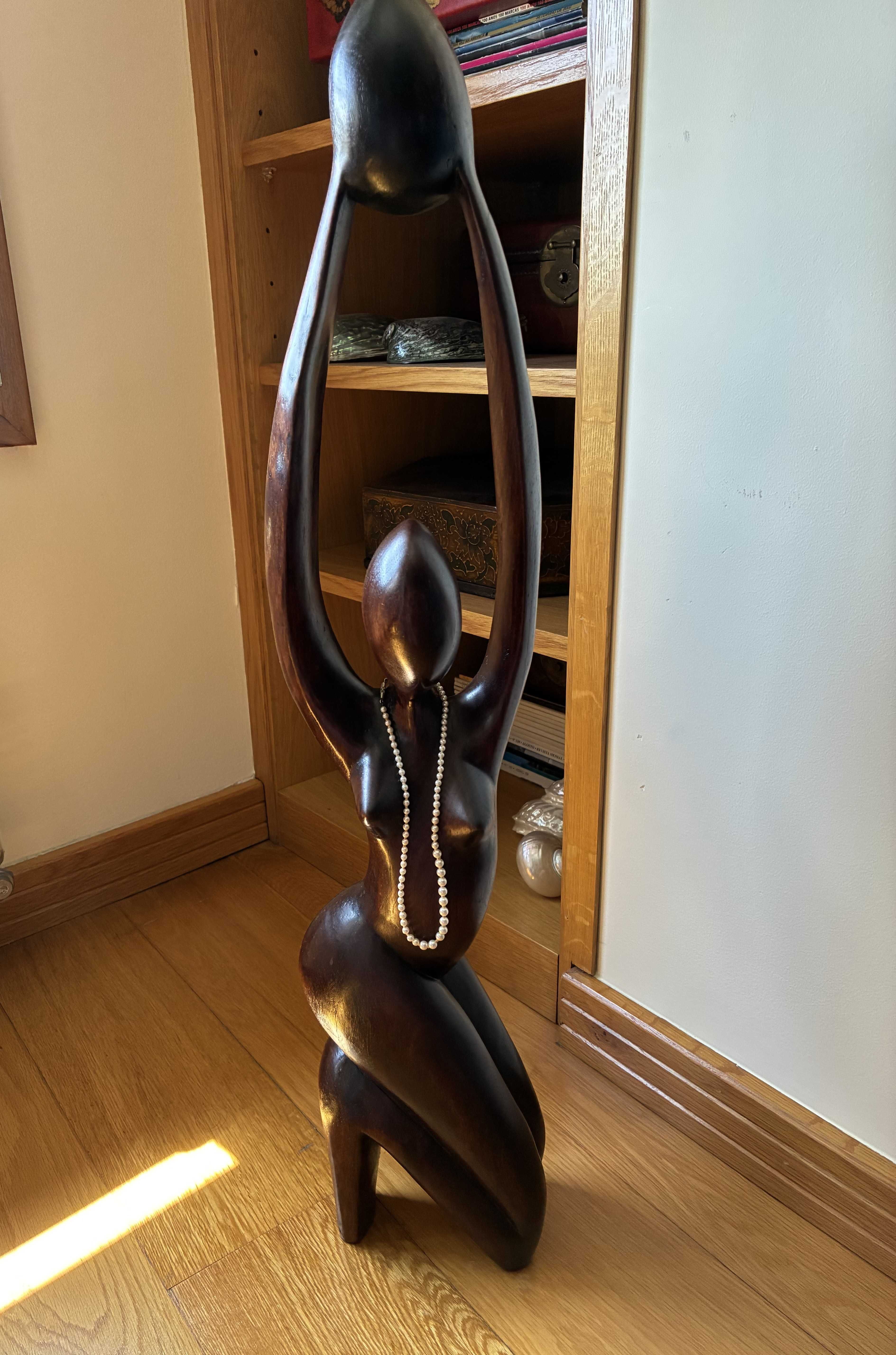Mulher - Estatueta grande em madeira