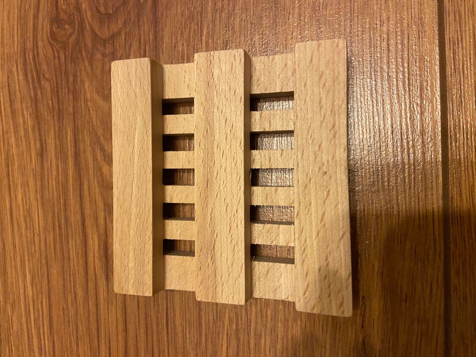 Nowa drewniana mydelniczka podstawka