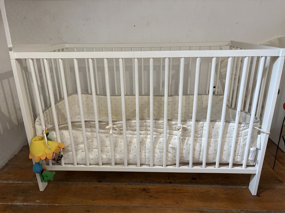 Berço + cadeira de refeição bebê/criança 130€