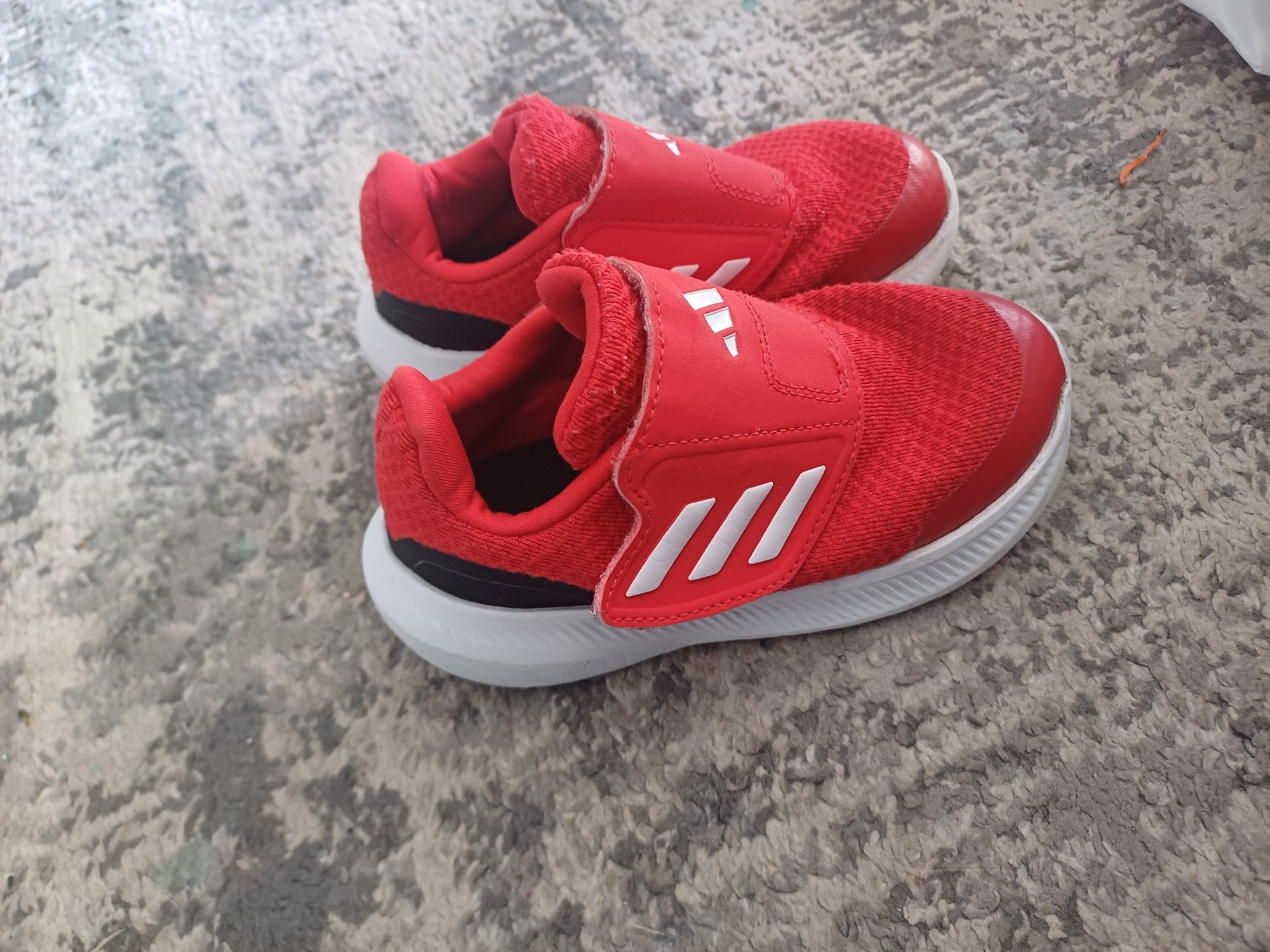 Siateczkowe czerwone adidasy rozm 25