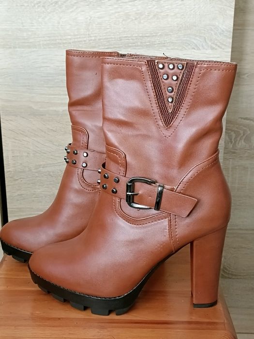 Brązowe botki na wysokim obcasie r.39