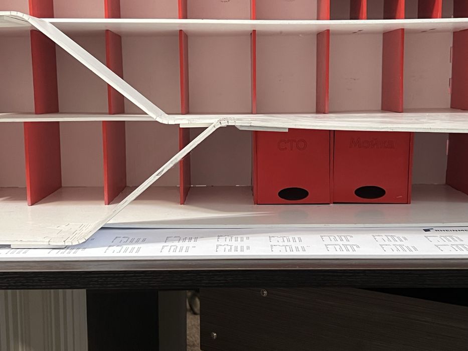 Деревяний іграшковий гараж для колекційних модельок