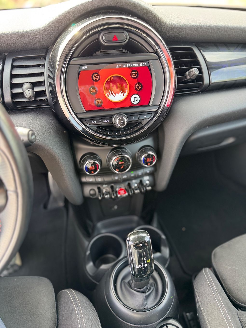 MINI Cooper Sprzedam Mini Cooper 2018 – piękny kolor, zadbany, bezwypadkowy