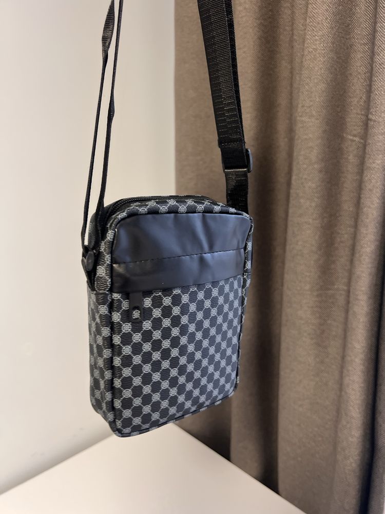 Чоловіча стильна сумка під бренд guess