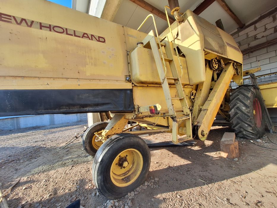Kombajn zbożowy New Holland 1545