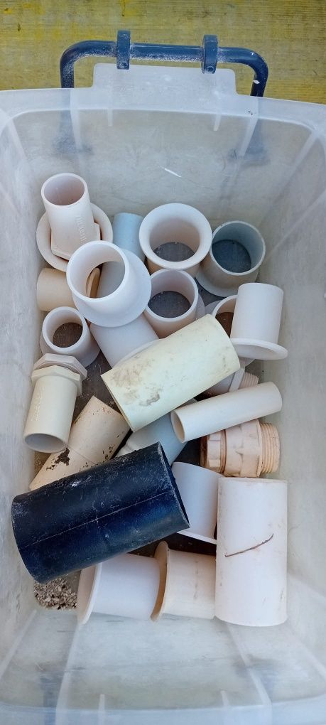 Tubos PVC - restos de obra