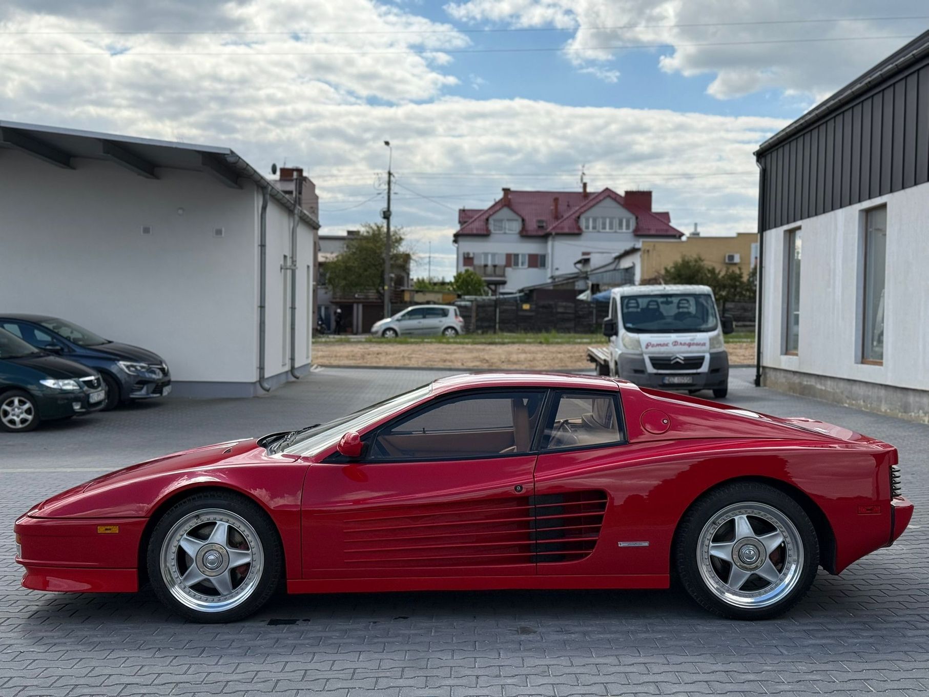 Ferrari Testarossa Ferrari Testarossa 1987 Oryginalny stan Pali jeździ V12
