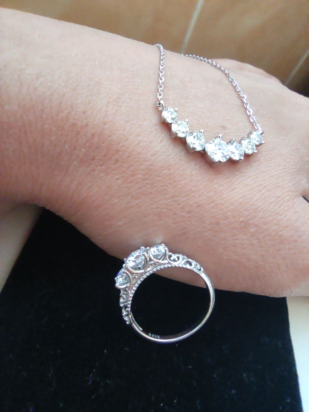 Set with diamonds in silver 925°