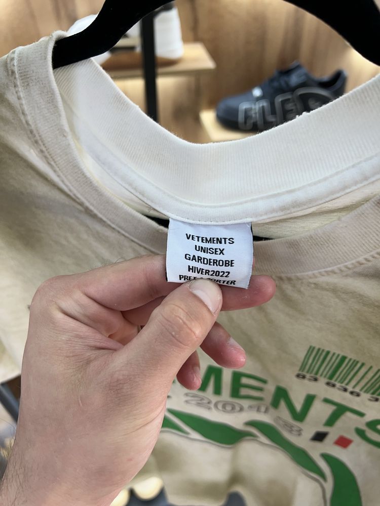 Футболка VETEMENTS Dirt Logo Speed Khaki