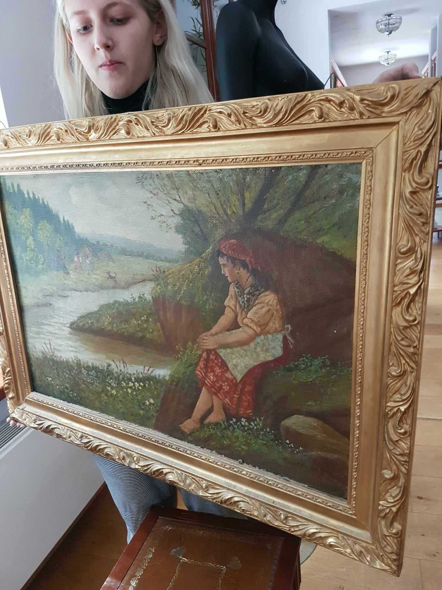 Obraz malowany "Dziewczyna w stroju ludowym Cyganka" złota rama  86x62