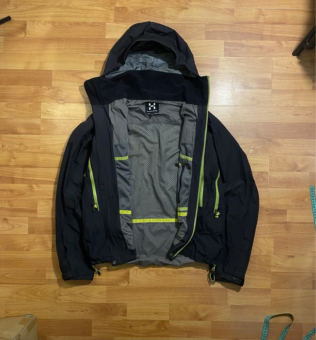 (L) HAGLOFS Черная курточка на мембране весенняя осенняя tnf gore tex