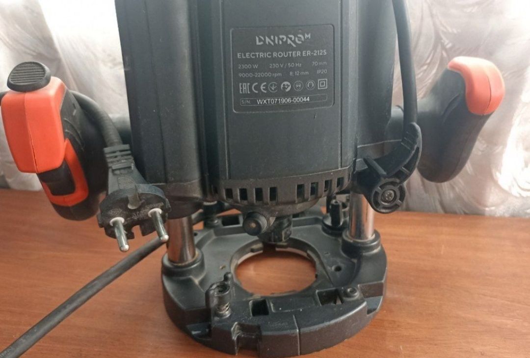 Фрезер Dnipro-M ER-210LX