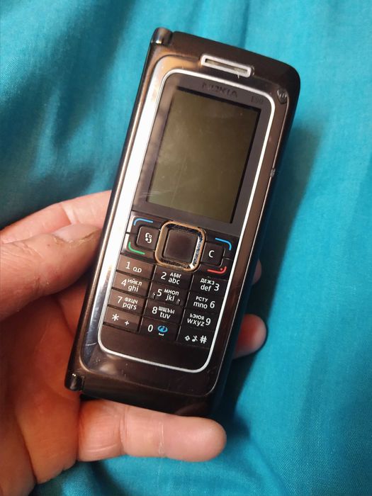 Nokia e90 в хорошому стані  .