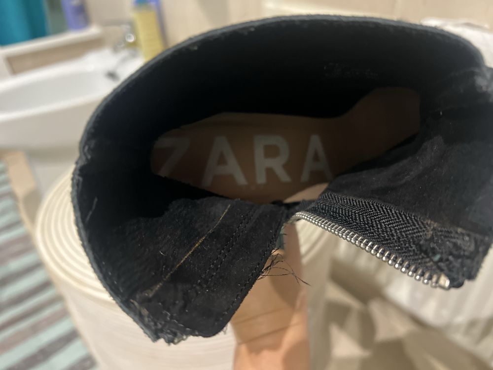 Botas Zara camurca pretas compensadas