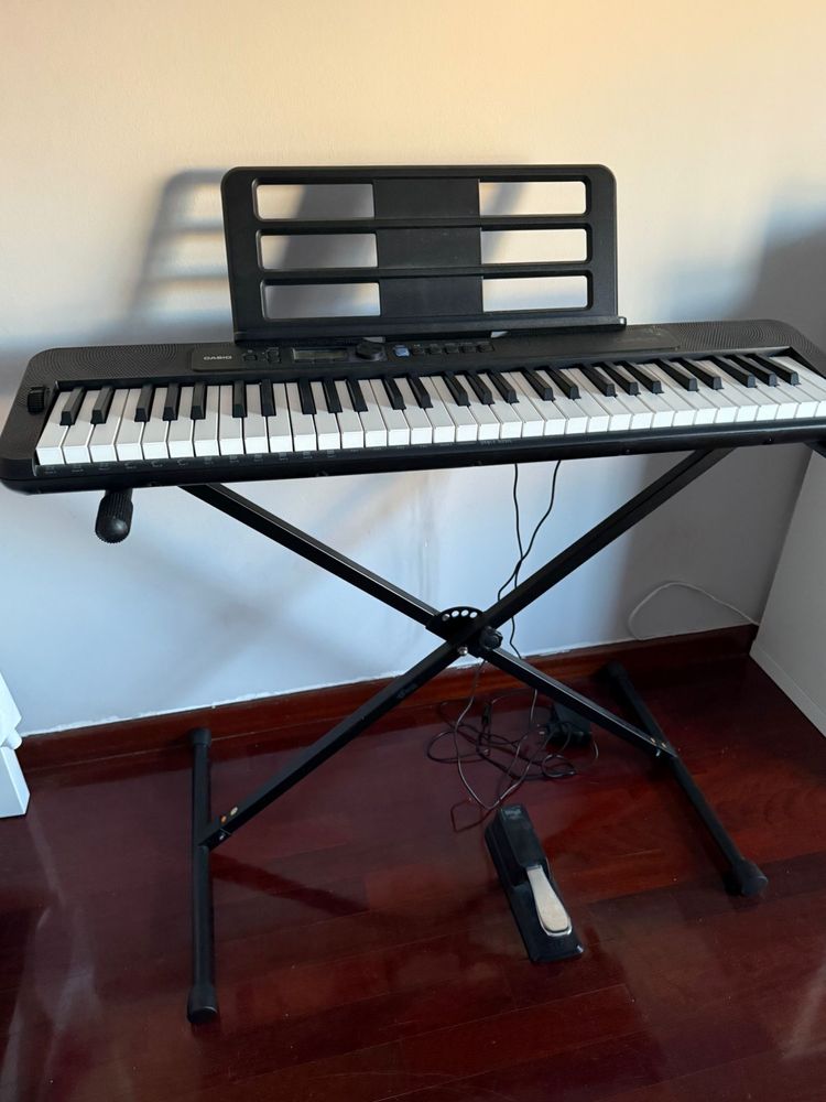Teclado/ Piano Casio CT-S300 + pedal + suporte