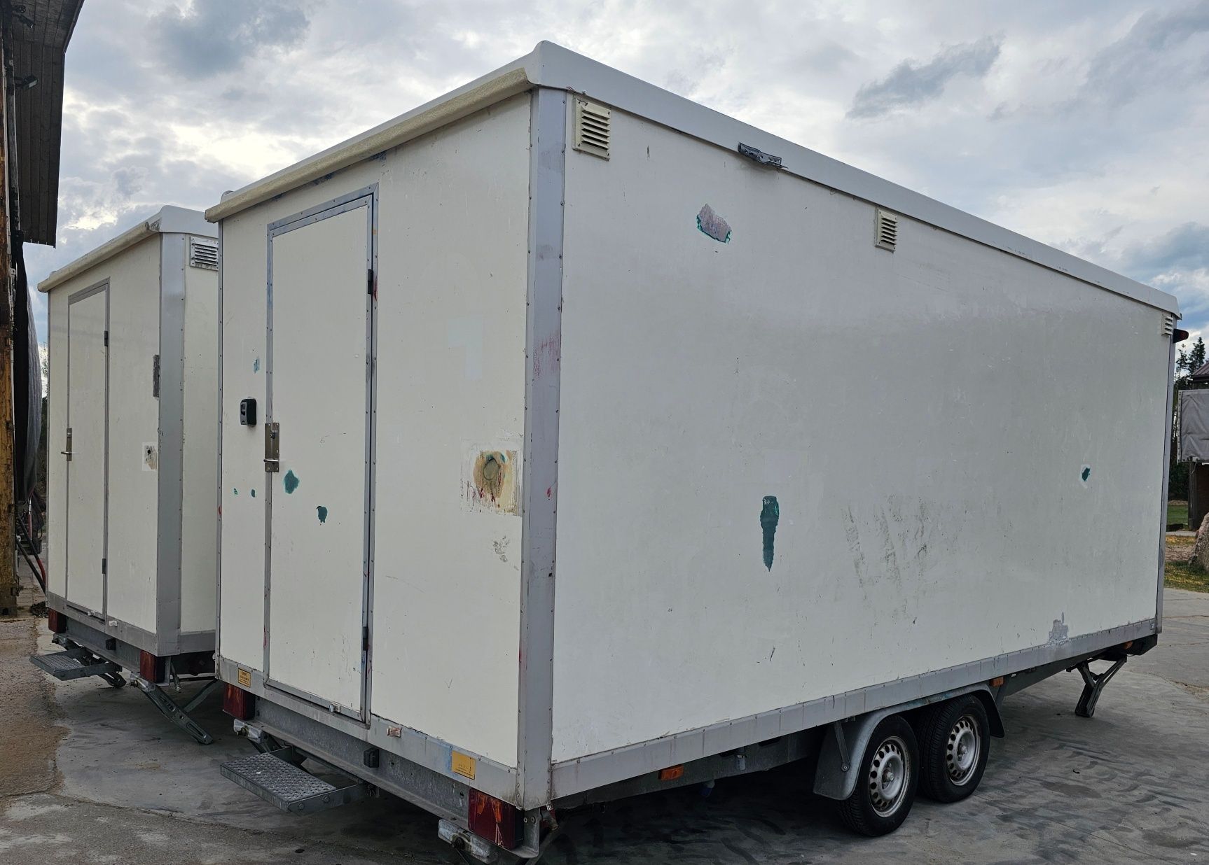 Przyczepa socjalna 2008r camping na budowę WC zlew szafki DMC 1300