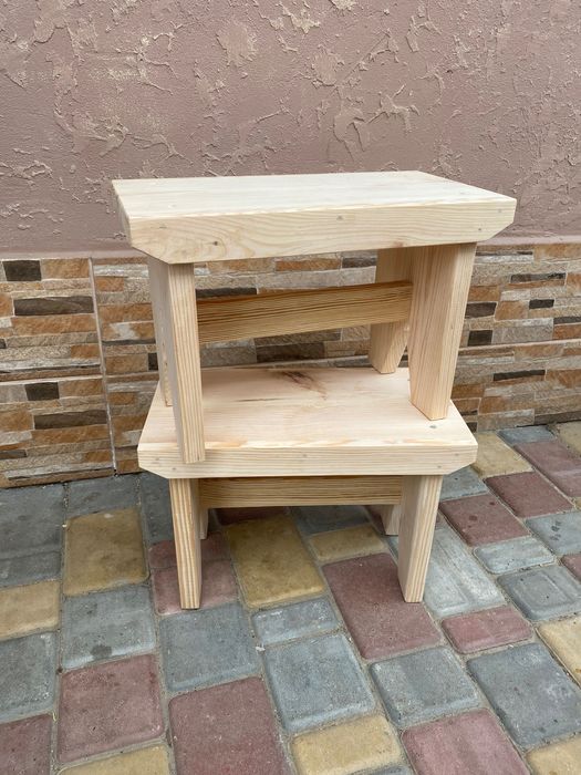 Табурет из массива сосны