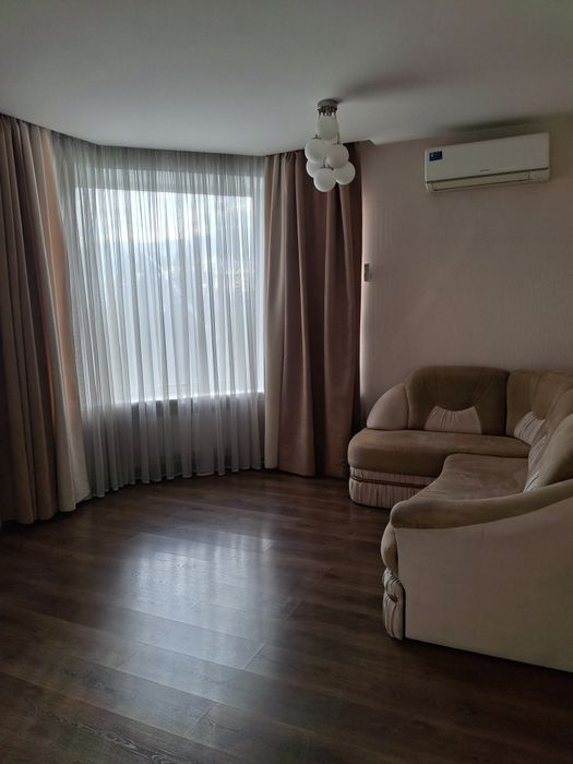 2-кімнатна квартира в оренду,7 п, з паркінгом біля метро.
