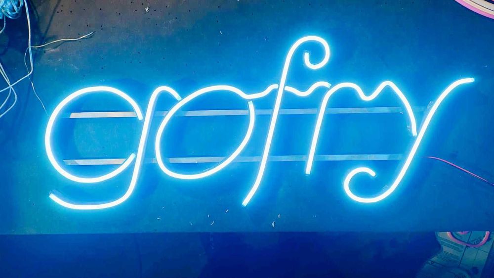 Neon led "Gofry" o wymiarach 64x26 cm