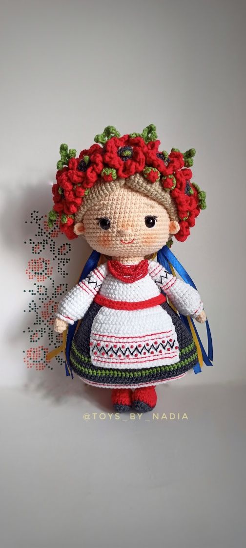 Сувенірна в'язана лялька Україночка, українка лялька