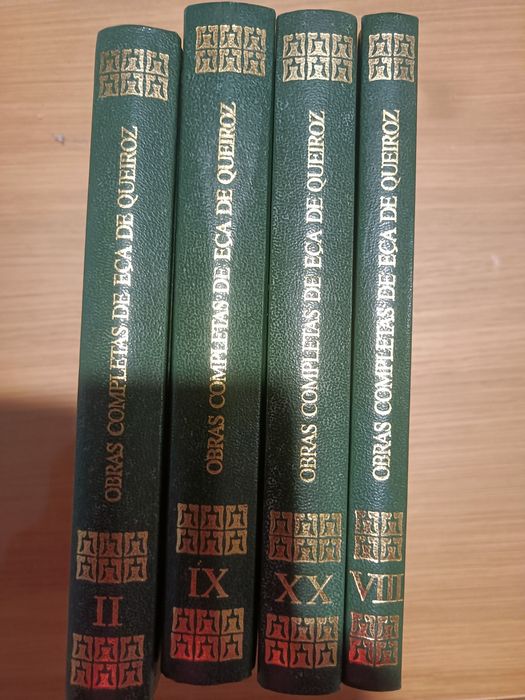 Vendo obras completas de Eça de Queirós