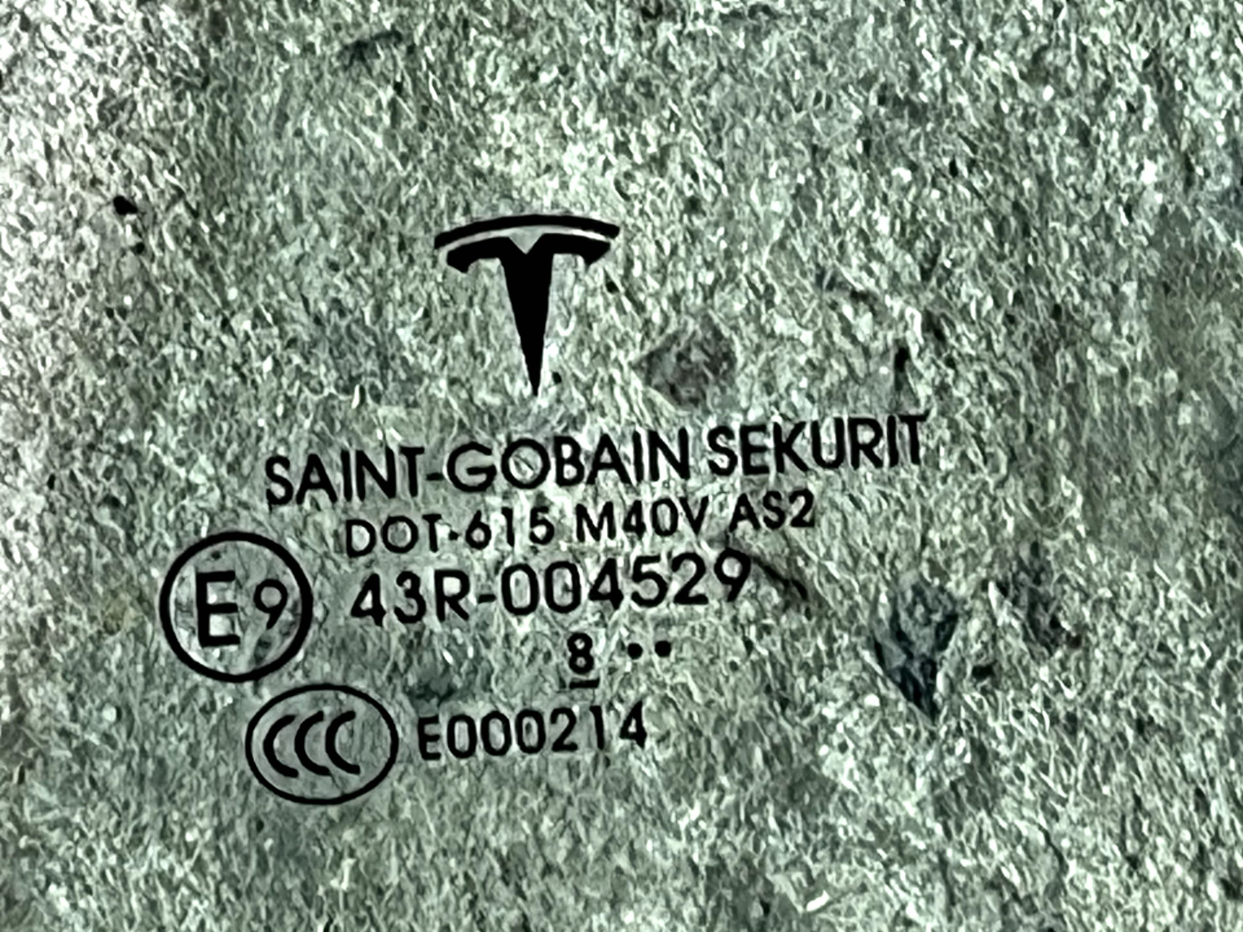 Скло дверей заднє ліве Tesla Model 3 левое стекло Тесла 3