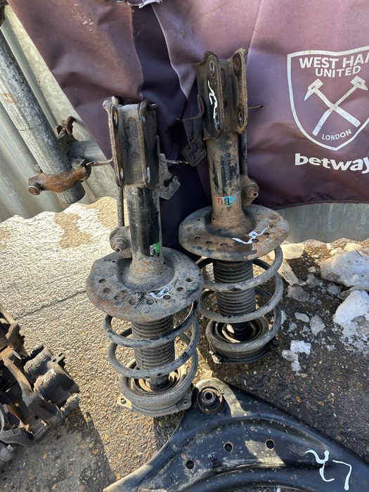 Передний Подрамник  Nissan Leaf 2018-2024 Рычаг Стойка