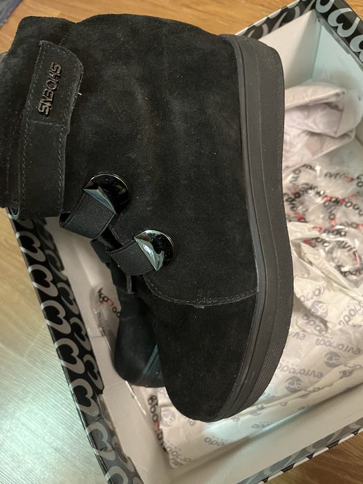 Продам зимові жіночі ботиночки , одягнуті пару разів