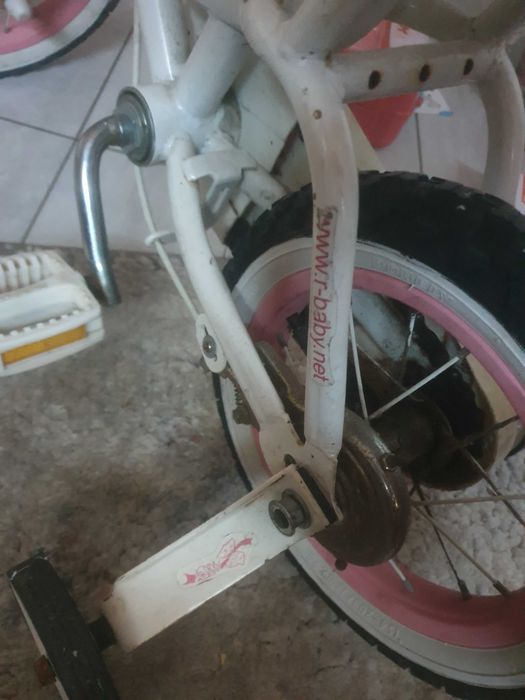 Rower dla dziewczynki z koszykiem i kółkami bocznymi  12 cali