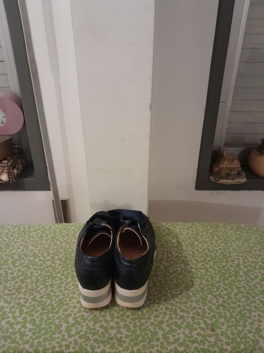 Vendo Sapatilhas de Senhora muito bonitas como novas