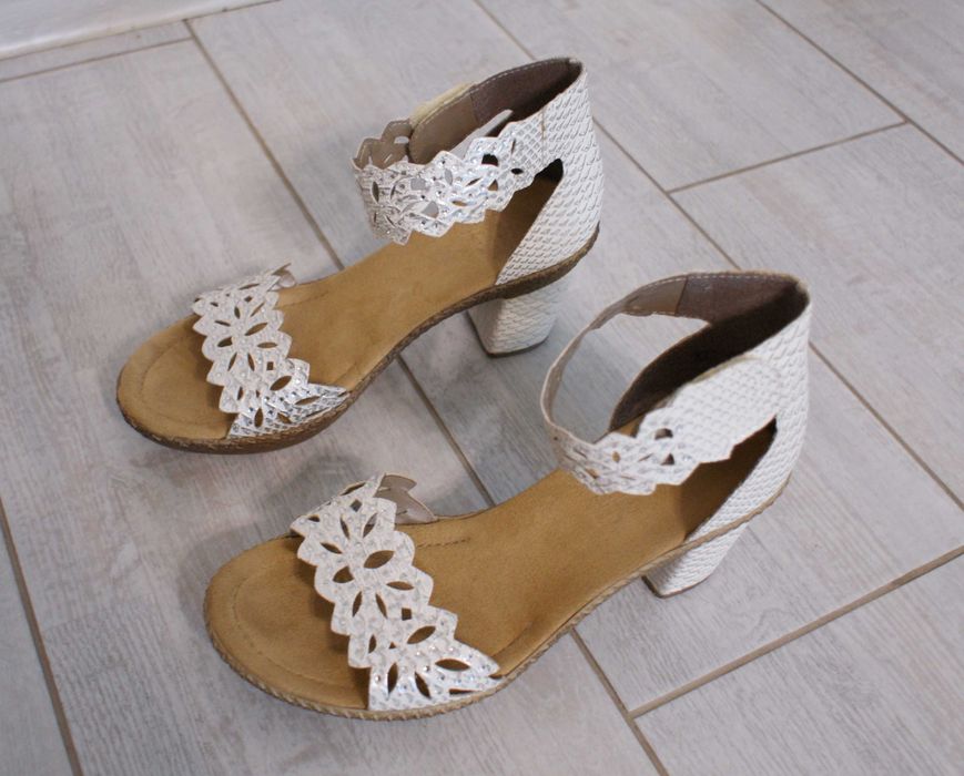 Стильні жіночі босоніжки зі стразами Rieker,37 розмір (ціна договірна)