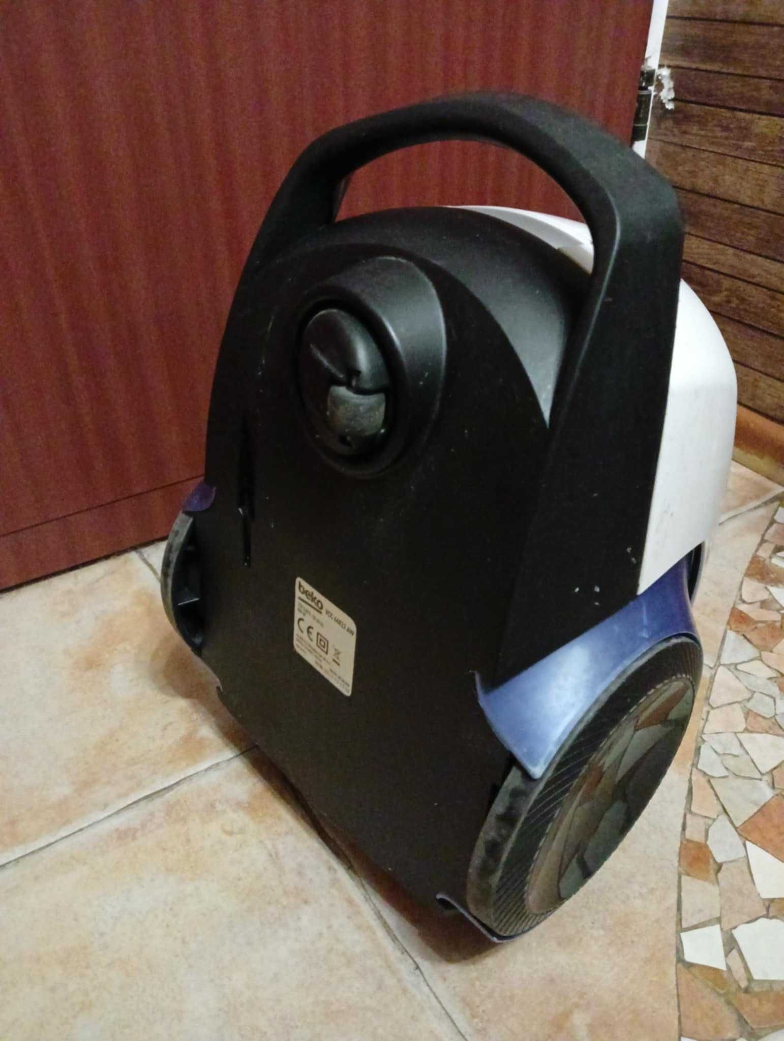 Odkurzacz  BEKO SmartSense model VCC 44822 AW  moc 800W STAN BDB