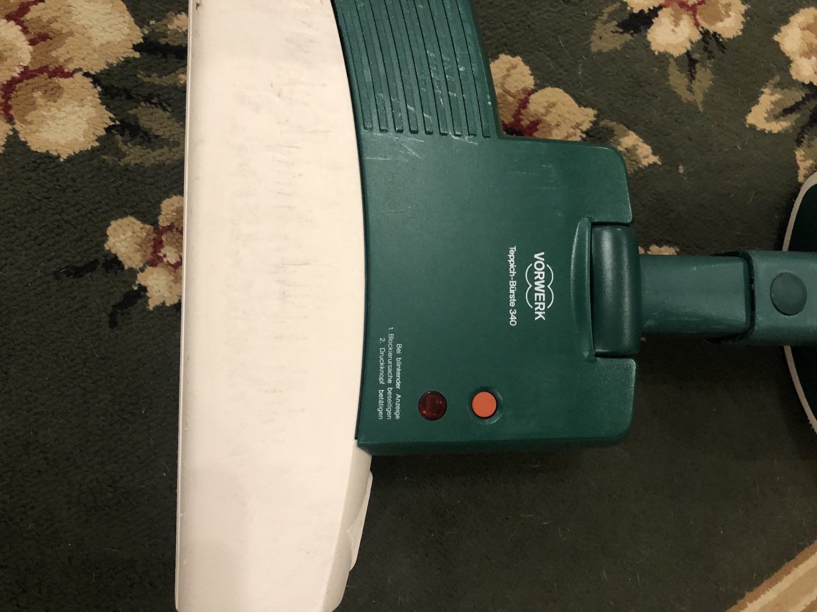 Продам вертикальный пылесос VORWERK