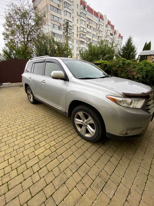 Продам Тойота Хайлендер 2012