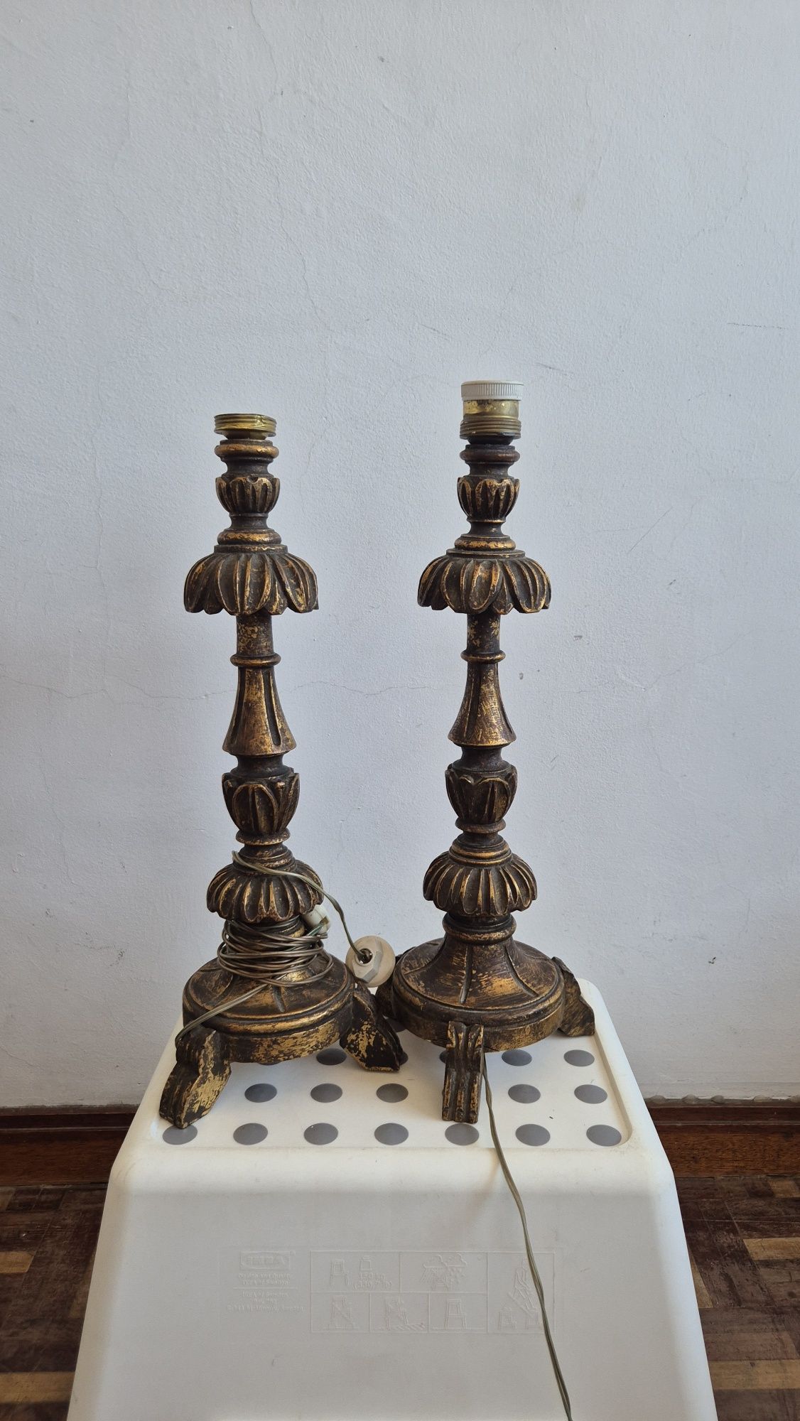 Candeeiros antigos dourados para restauro