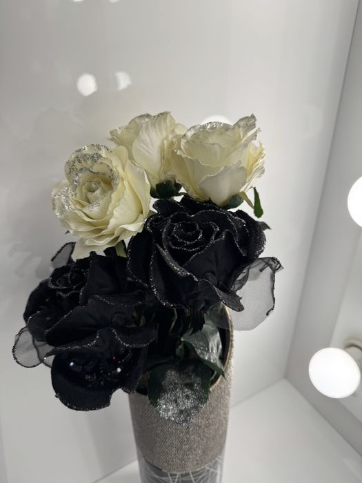 Jarra de decoracao com flores