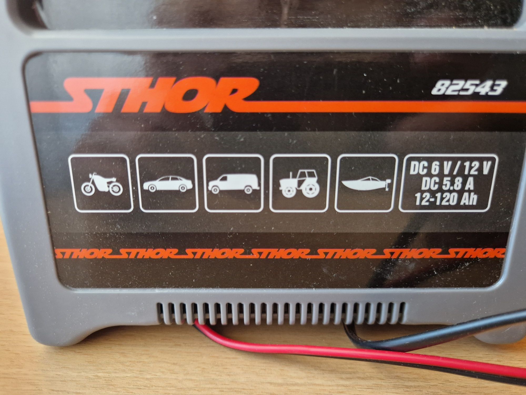 Prostownik/ładowarka do akumulatora STHOR