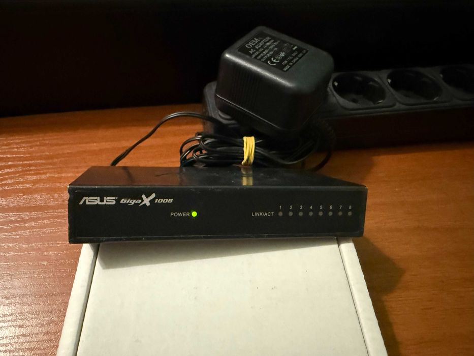 Комутатор (свіч) Asus GigaX 1008 (100 Мбіт/с)