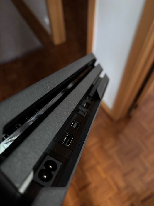 Playstation 4 PRO - 1 TB