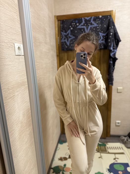 Комбинезон велюровый бежевый